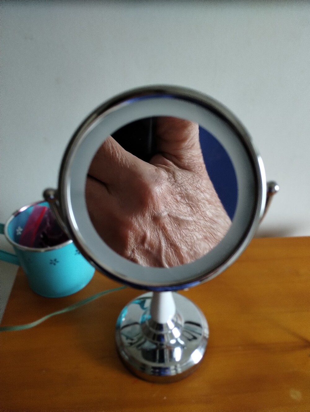 Conair Double-sided lighted electric magnifying mirror